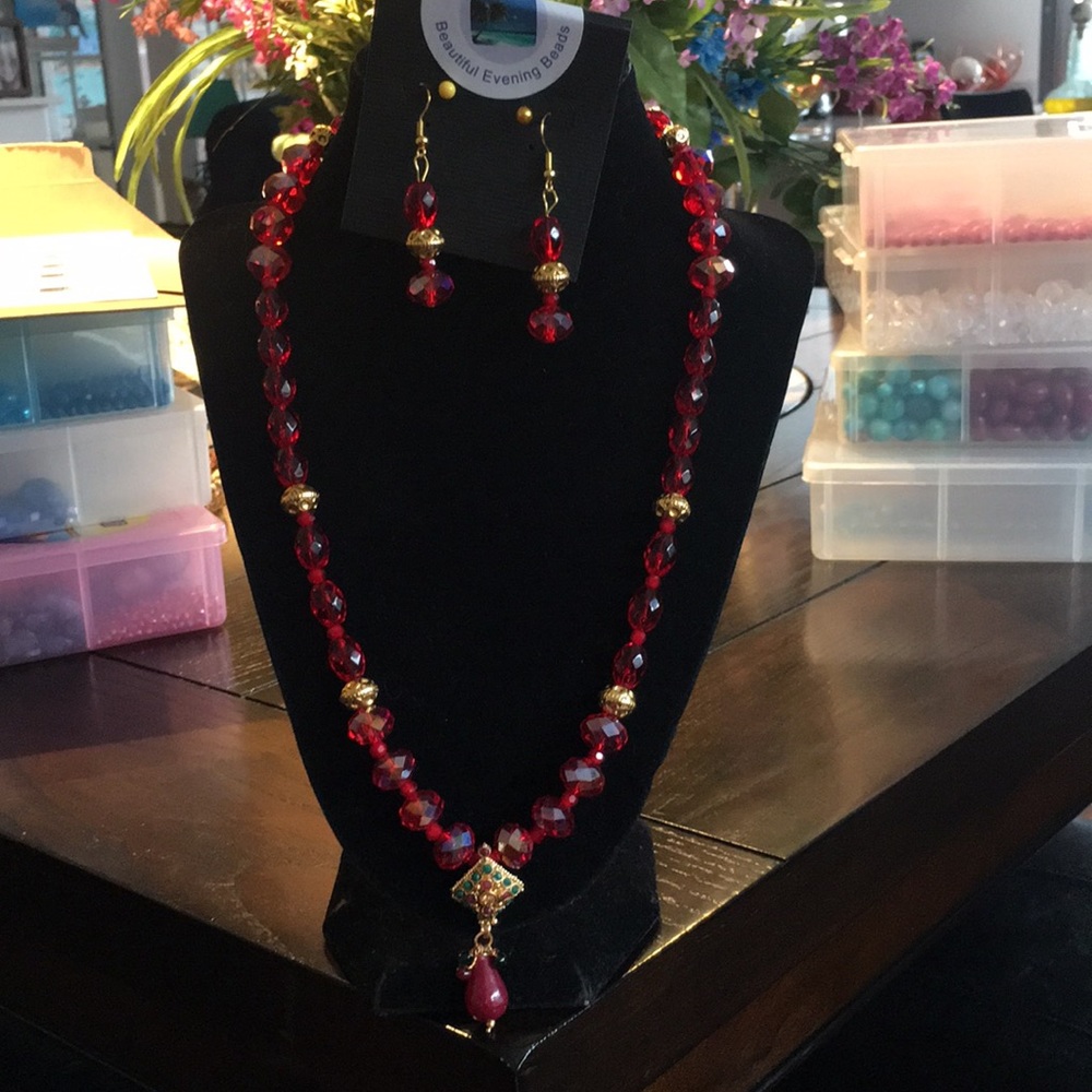 Beautiful Evening Beads Necklace Set